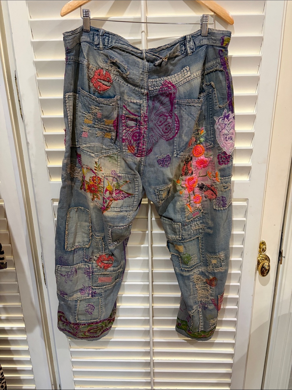 Magnolia Pearl Embroidered Denim Jeans with Floral and Other Cool Accents! NWT - Picture 2 of 9